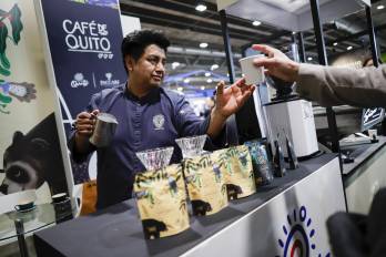 Vista del Stand de Café de Quito que participa por primera vez en Coffee Fest Madrid 2026, el principal festival europeo dedicado a la cultura del café de especialidad, en el recinto ferial de Ifema, en Madrid.
