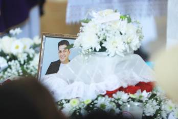 La cripta de los restos de Esteban De León Osorio, durante la misa que se realizó en la Parroquia Espíritu Santo.