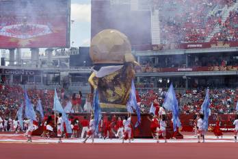 Artistas se presentan en la inauguración del Mundial de la FIFA 2026, en el estadio BMO Field de Toronto (Canadá).