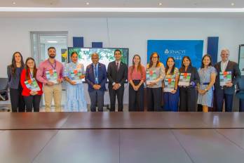 Entrega de los Policy Brief a autoridades de distintas instituciones.