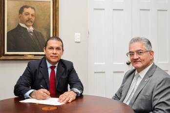 González tomó posesión del cargo este miércoles en el Palacio de las Garzas, en un acto ante el ministro de la Presidencia, Juan Carlos Orillac.