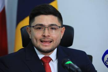 El presidente de la Comisión de Economía y Finanzas, Eduardo Gaitán.