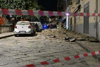 El Ayuntamiento de Pozzuoli activó el Centro de Operaciones Municipales (COC) para coordinar todas las actividades de vigilancia y asistencia a la población.