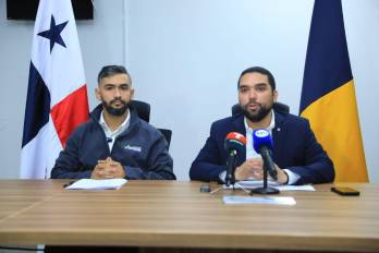 Durante la conferencia, los diputados insistieron en que las transferencias fueron aprobadas de forma expedita.