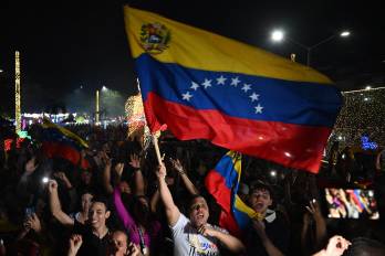 Venezolanos residentes en Colombia celebran en Cúcuta, Colombia, el 3 de enero de 2026, tras la captura del líder venezolano Nicolás Maduro por parte de fuerzas estadounidenses.