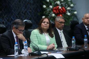 Oficialismo reafirma su dominio en la Comisión de Credenciales y Gobierno