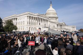 Las sobrevivientes del caso Epstein hablan durante una conferencia de prensa en el Capitolio de los Estados Unidos, en Washington.
