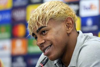 El jugador del FC Barcelona y de la selección española Lamine Yamal durante una rueda de prensa.