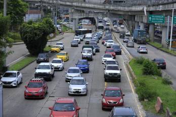 La iniciativa de licencias digitales no es exclusiva de Panamá. En varios países de la región, como Brasil y Argentina, ya se han implementado sistemas similares que permiten a los ciudadanos portar su licencia en el teléfono móvil.