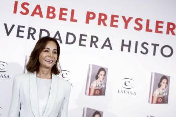 Isabel Preysler posa antes de presentar sus memorias, este miércoles en Madrid.