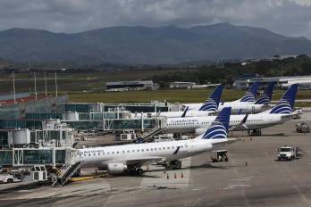 Vista de algunos aviones de Copa Airlines en el Aeropuerto Internacional de Tocumen.