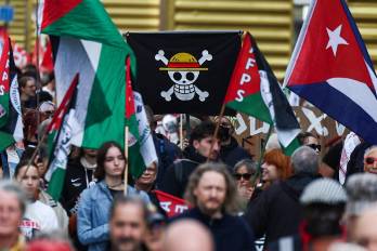 La bandera de Luffy y su tripulación fue vista por primera vez ondeando sobre las cabezas de jóvenes manifestantes durante protestas anti gubernamentales en Indonesia.