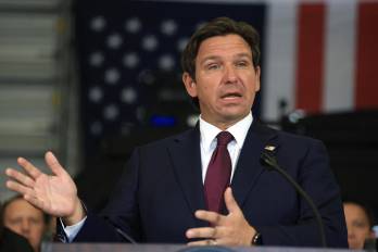 Florida estrenó este lunes una exención de impuestos que incluye armas, municiones y accesorios, medida del gobernador Ron DeSantis que desató debate sobre seguridad en EE. UU.