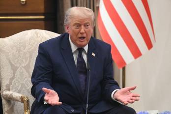 Trump dijo que la isla ‘está rodeada de barcos chinos y rusos’ y sostuvo que Estados Unidos no permitirá que esa situación continúe.
