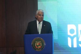 El presidente señaló que el nuevo centro necesitará personal especializado.