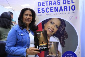 Elida Jiménez, madre de Anita Correa, presenta el libro “Detrás del escenario”.