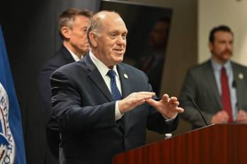 El zar de la frontera Tom Homan aseguró que la medida no implicaba una renuncia al compromiso de Trump en contra de la inmigración irregular.