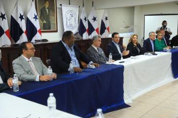 El diplomático estadounidense participó en una reunión con la directiva ampliada del gremio legal, enfocada en clima de negocios y desarrollo económico.