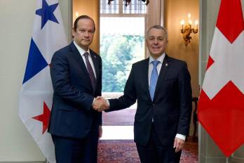 El ministro Martínez-Acha junto a Ignazio Cassis, vicepresidente del Consejo Federal Suizo, en la Maison Béatrice de Watteville.