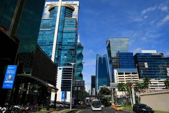 Área bancaria en la ciudad capital. El sector bancario concentra la inversión foránea.