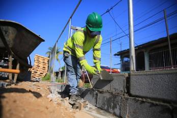El sector construcción es una de las actividades más importantes de la economía panameña.