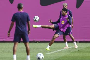 El defensor del FC Barcelona, Ronald Araujo durante un entrenamiento.