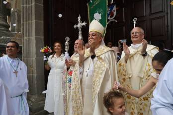 Monseñor José Domingo Ulloa durante la misa de Pascua en la Catedral Metropolitana.
