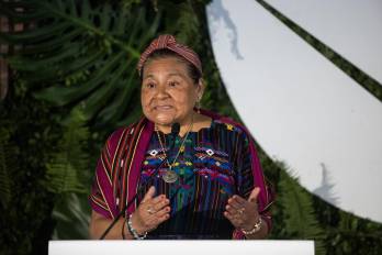 La Premio Nobel de la Paz, Rigoberta Menchú, habla en la inauguración de la segunda edición de 'Expo Sostenible 2026' este miércoles, en Santo Domingo, República Dominicana.