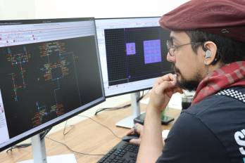 Estudiante trabajando en el laboratorio del C-TASC-AIP.