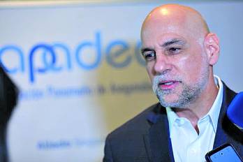 Ian Van Hoorde, presidente de Apadea, este viernes, en conferencia de prensa.