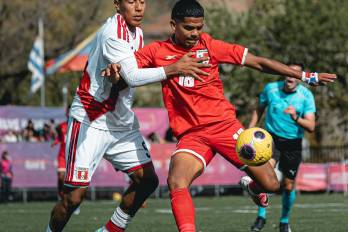 La selección Sub-19 de Panamá enfrentando a Perú.