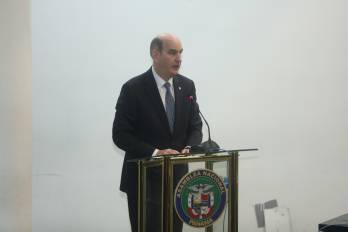 El ministro de Economía y Finanzas, Felipe Chapman.