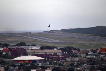 La entidad señaló que estas amenazas podrían representar un riesgo potencial para las aeronaves.