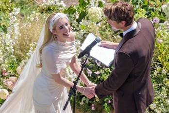 La relación entre Emma Roberts y Cody John se hizo pública en agosto de 2022, cuando el actor compartió una fotografía de ambos en Instagram