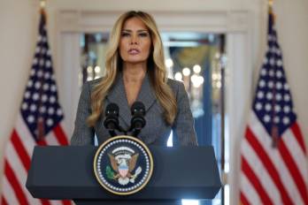 Melania Trump ofreció una declaración sin preguntas desde la Casa Blanca para desmentir vínculos con Jeffrey Epstein.
