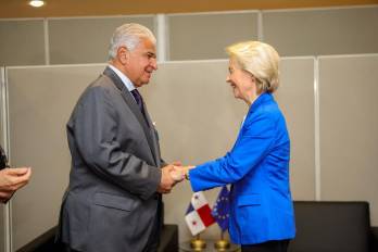 Durante la reunión, Von der Leyen también se interesó por los avances de proyectos de energía.