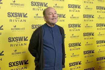 El ícono de la salsa Rubén Blades posa en la alfombra roja del estreno de la película 'Campeón Gabacho' este martes, en el festival South By Southwest (SXSW) en Austin, Texas, (EE.UU).