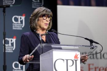 La periodista Christiane Amanpour, reconocida por su cobertura de los últimos eventos internacionales del siglo XX y XXI, tuvo una trayectoria de 43 años en CNN.