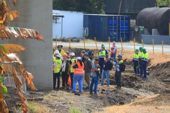 En el sitio se ha observado el ingreso constante de ingenieros y personal técnico.