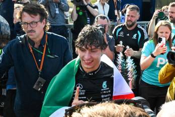 Desde la luz verde, Antonelli atacó con agresividad y precisión, ganando posiciones de manera constante en las chicanes y en las largas rectas de Monza.