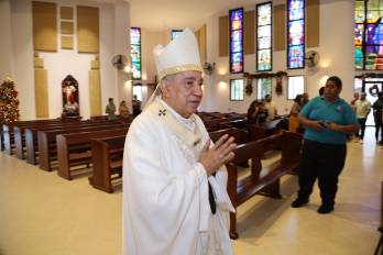 Monseñor José Domingo Ulloa durante la misa dominical de hoy, 4 de enero.
