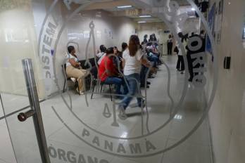 Durante la audiencia, el Ministerio Público estimó que el perjuicio económico ocasionado al Estado por el presunto esquema supera los 767 mil dólares.