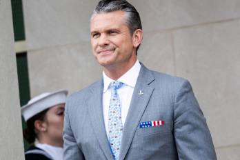 Según Hegseth, algunas instituciones intentaron mantener esas políticas bajo nuevas denominaciones.