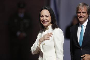 La líder de la oposición venezolana y Premio Nobel de la Paz, María Corina Machado, llega para asistir a la toma de posesión del nuevo mandatario chileno, el ultraderechista José Antonio Kast este miércoles, en Valparaíso (Chile).