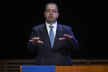 Fotografía de archivo del economista turco-estadounidense Daron Acemoglu.