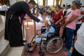 Aunque la denuncia se centra en la prohibición de los viacrucis, el Miércoles de Ceniza los fieles asistieron a la imposición de la ceniza, acto que marca el inicio de la Cuaresma.