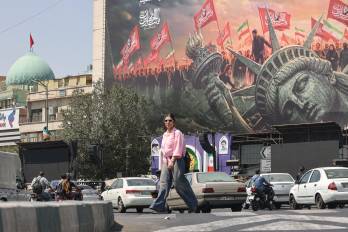 Los nuevos bombardeos entre Estados Unidos e Irán dejaron al menos 18 muertos y extendieron la confrontación hacia países del golfo Pérsico.