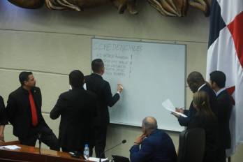 Trece comisiones fueron conformadas por consenso y dos por votación.