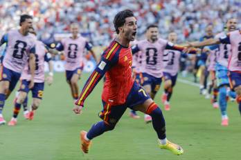 Ferran Torres anota el gol de la victoria sobre Argentina.