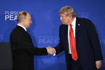 Donald Trump y Vladímir Putin buscan un acercamiento diplomático en medio del conflicto ucraniano y las tensiones crecientes entre Washington y Moscú.